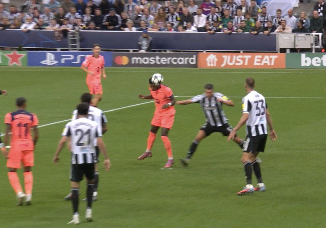 在国际比赛, 是巴萨, 在欧冠小组 在国际比赛, 是巴萨, 在欧冠小组